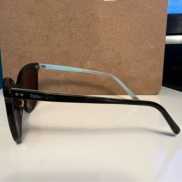 Tiffany and Co. sunglasses 🕶️ 💎 - Picture 3 of 8
